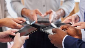 cum sunt monitorizati cetatenii de propriile lor telefoane