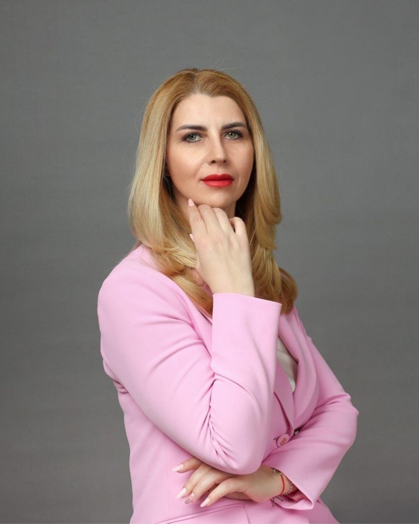 Main Page 5 Elena Giovagnoli, CEO Loyality Credit Solutions × The Money Advisor: „Mai multe credite? Se poate, cu planul potrivit”